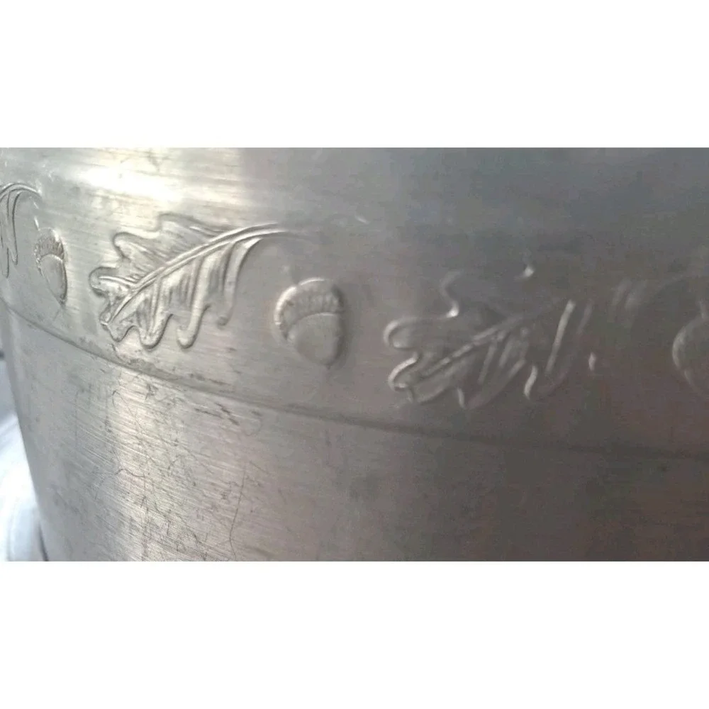 Vtg. MCM West Bend Acorn Cake/Pie Carrier 1950s  Aluminum‎